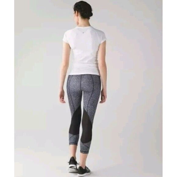Lululemon Pace Rival Crop Freckle Flower Black White Leggings Size 2 - Picture 6 of 16